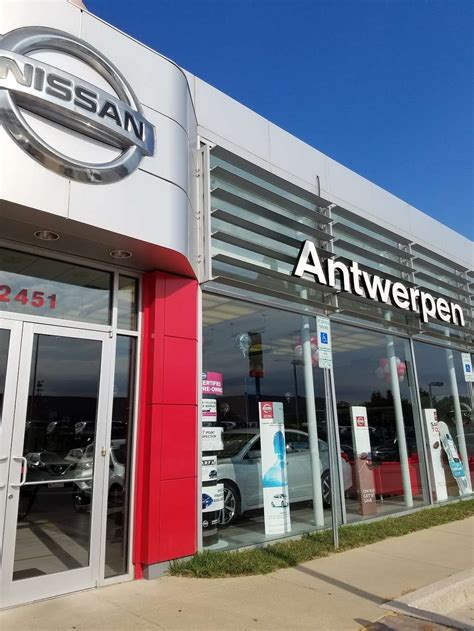 Easy access to the third-row seats. . Antwerpen nissan